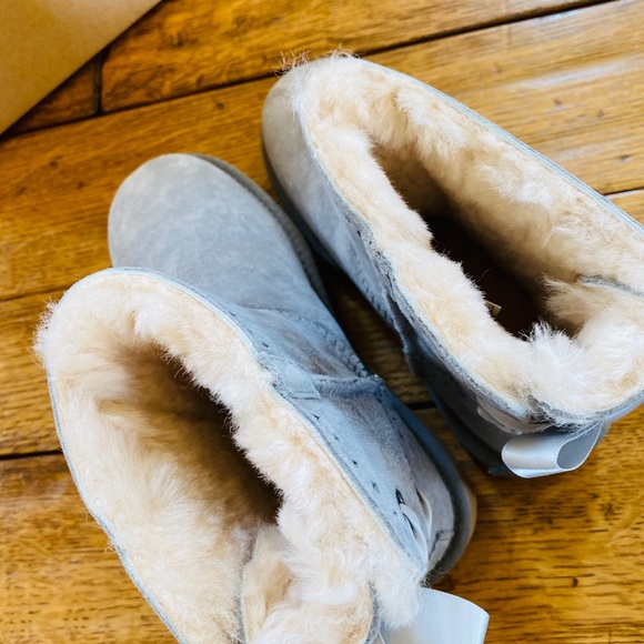 NIB UGG Women’s w dixi flora perforated boots - Picture 9 of 12